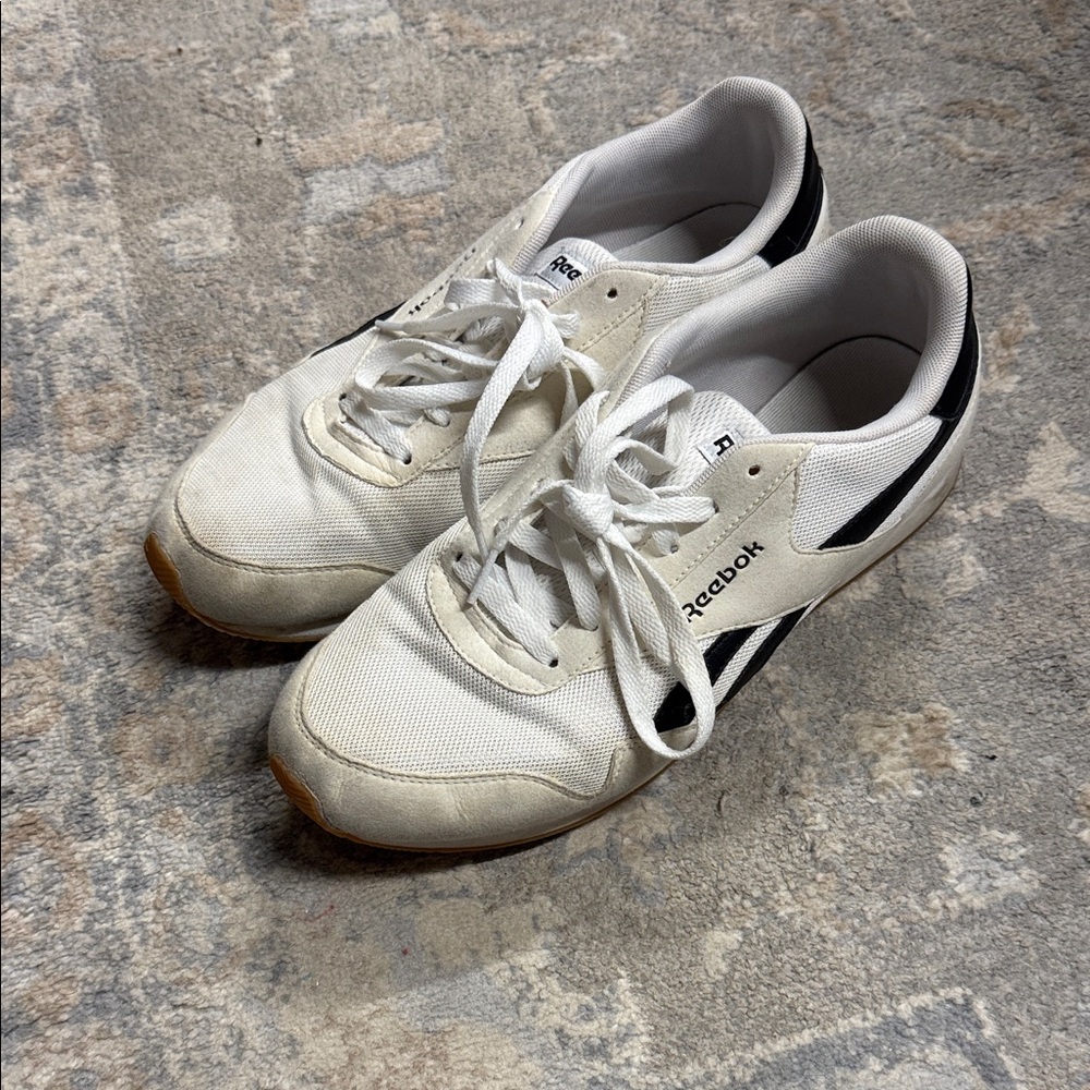 Reebok Men's Cream and Black Sneakers